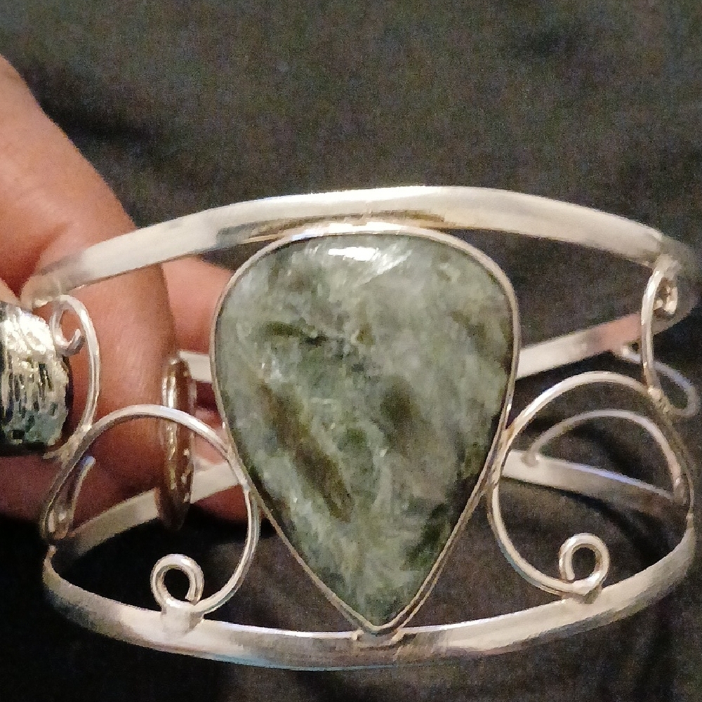 Sterling Silver Green Stone Cuff Bracelet - Unbranded 345-25